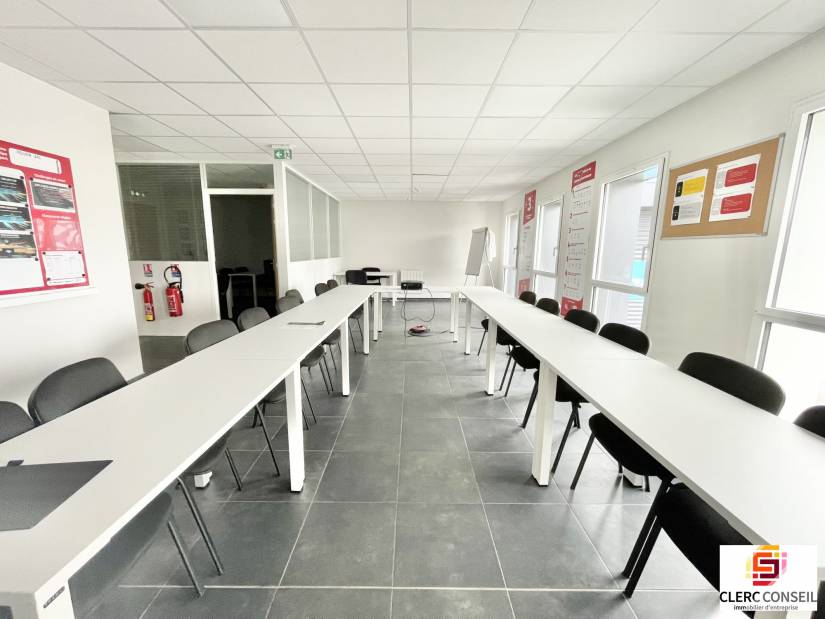 Location - Bureaux 170m² - Boos