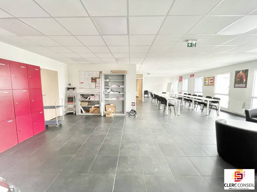 Location - Bureaux 170m² - Boos