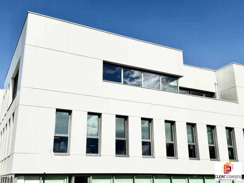 Location - Bureaux 166m² - Saint-martin-du-vivier