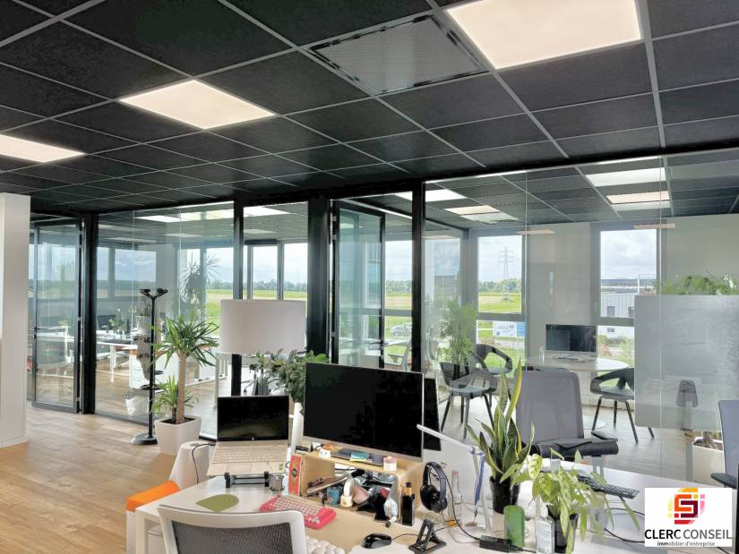 Location - Bureaux 166m² - Saint-martin-du-vivier