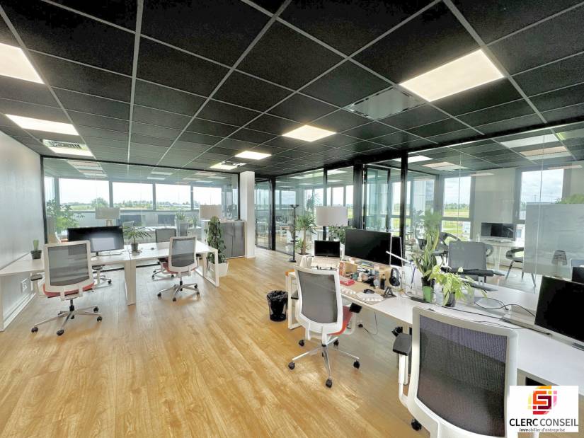 Location - Bureaux 166m² - Saint-martin-du-vivier