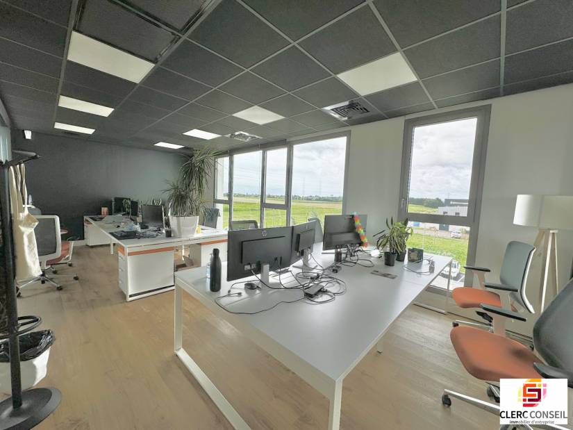 Location - Bureaux 166m² - Saint-martin-du-vivier