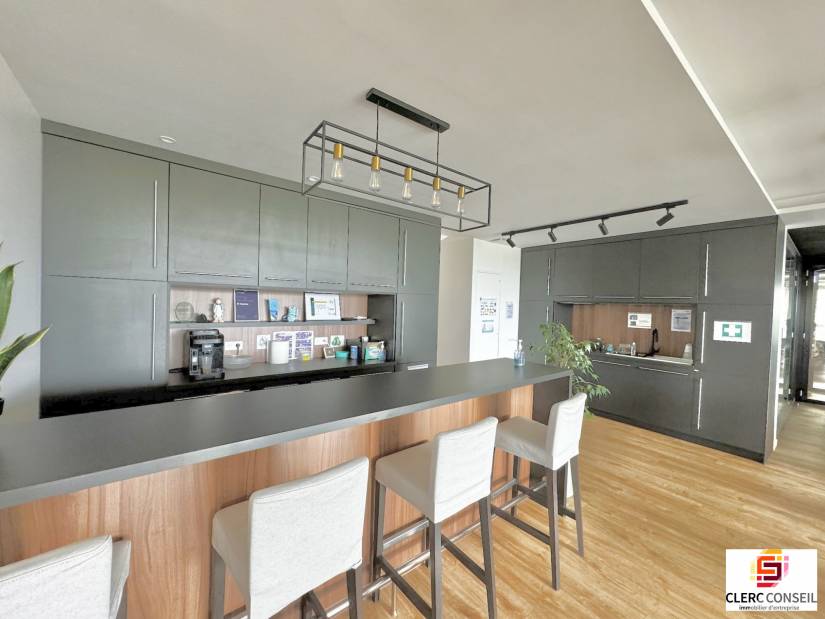Location - Bureaux 166m² - Saint-martin-du-vivier