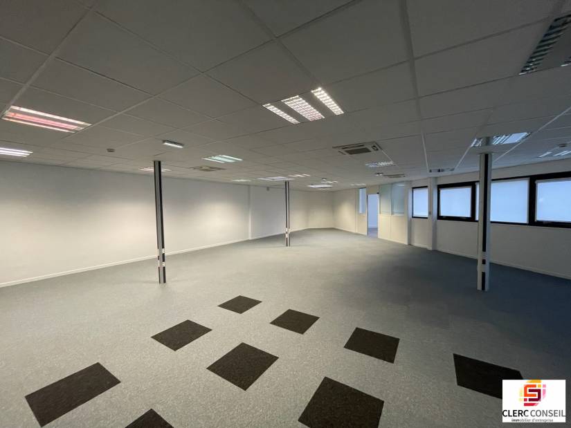 Location - Bureaux 561m² - Mont-saint-aignan