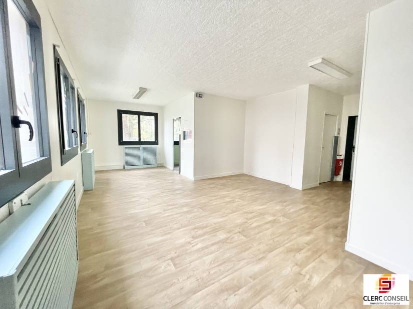 Location - Bureaux 75m² - Bihorel