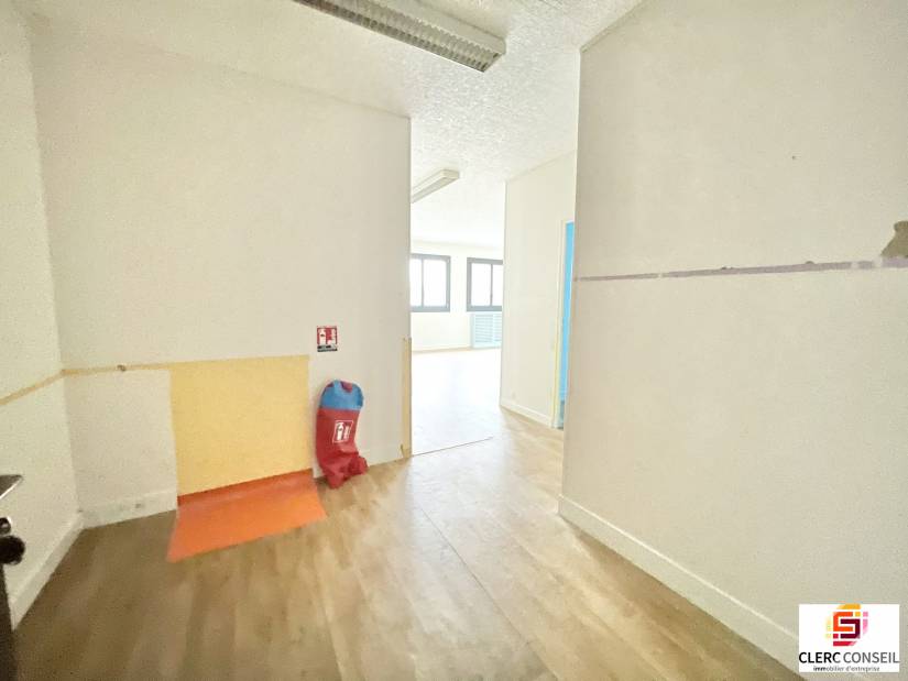 Location - Bureaux 75m² - Bihorel