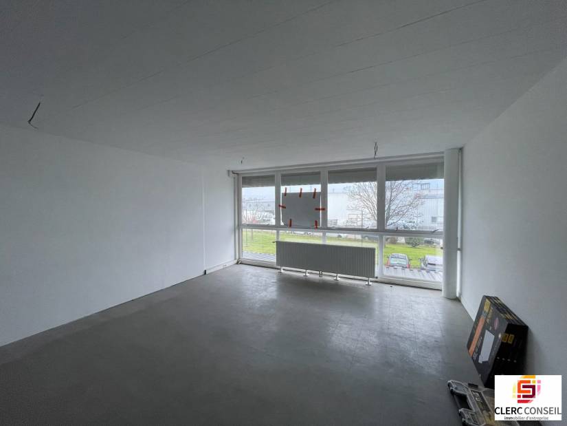 Location - Local d'activité 1208m² - Saint-Étienne-du-rouvray