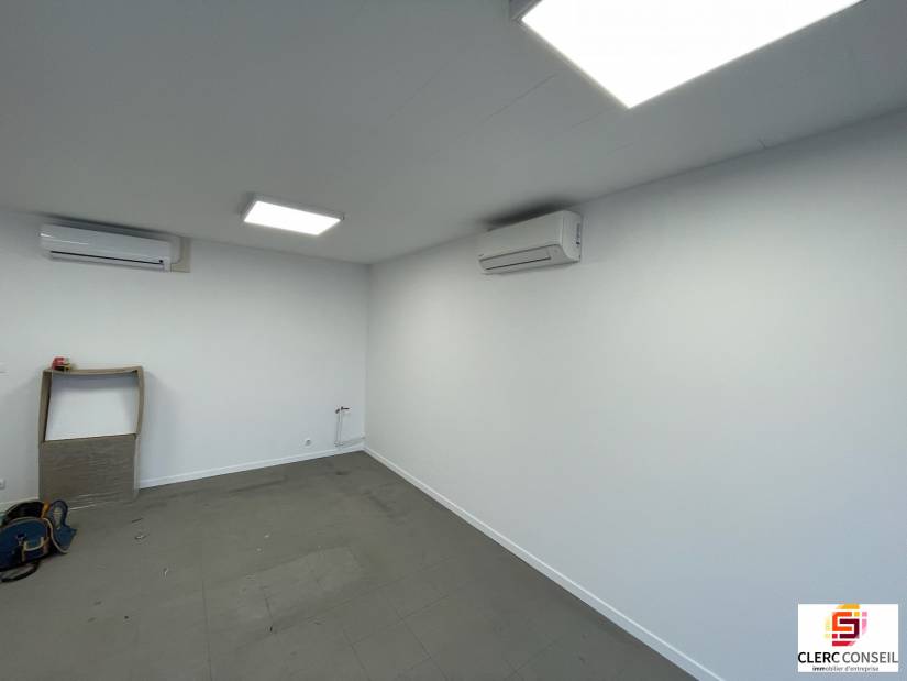 Location - Local d'activité 1208m² - Saint-Étienne-du-rouvray