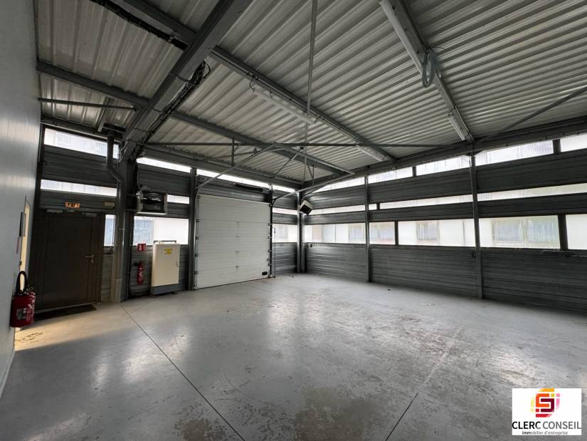 Location - Local d'activité 161m² - Saint-Étienne-du-rouvray