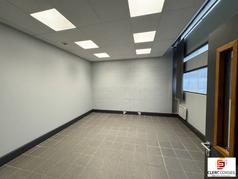 Location - Local d'activité 161m² - Saint-Étienne-du-rouvray