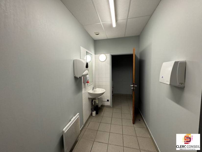 Location - Local d'activité 161m² - Saint-Étienne-du-rouvray