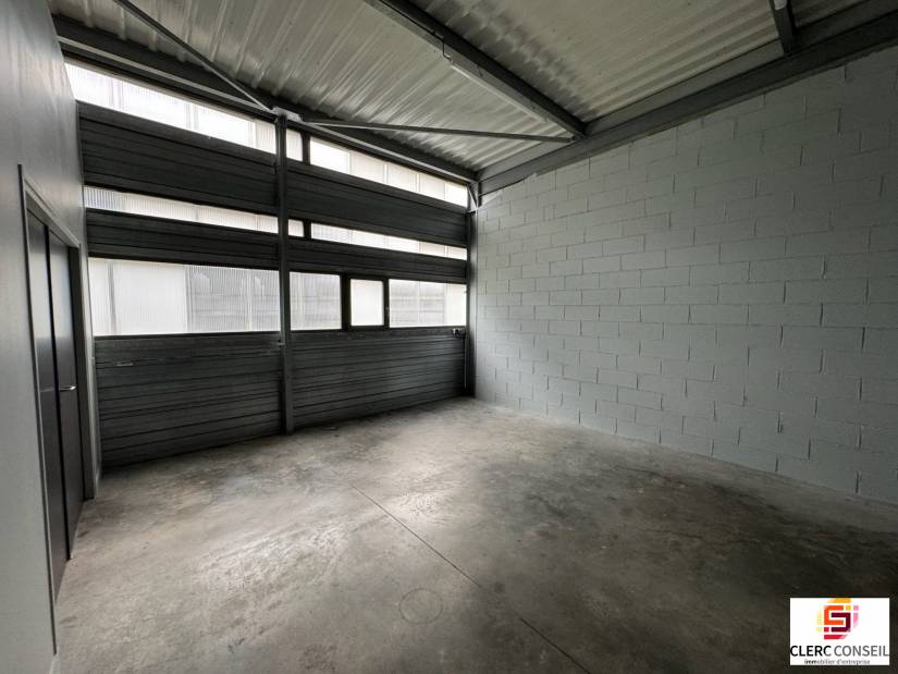 Location - Local d'activité 161m² - Saint-Étienne-du-rouvray
