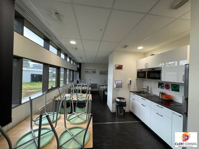 Location - Local d'activité 161m² - Saint-Étienne-du-rouvray