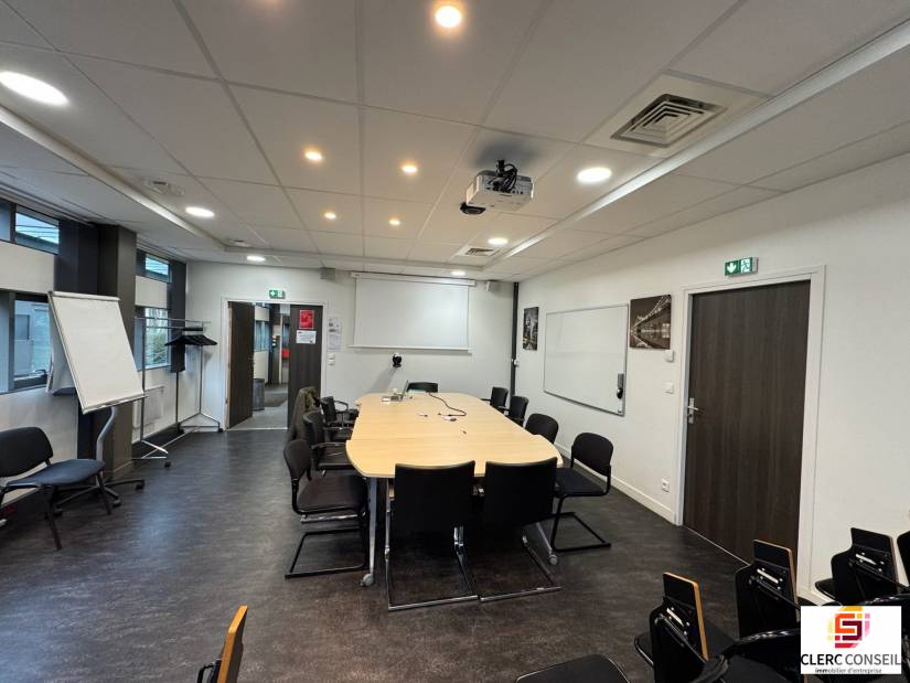 Location - Local d'activité 161m² - Saint-Étienne-du-rouvray