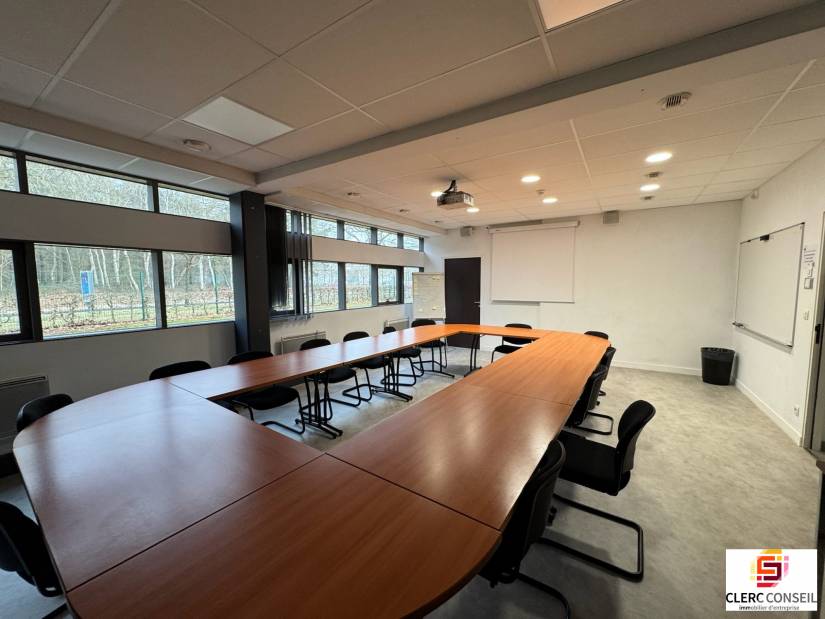 Location - Local d'activité 161m² - Saint-Étienne-du-rouvray