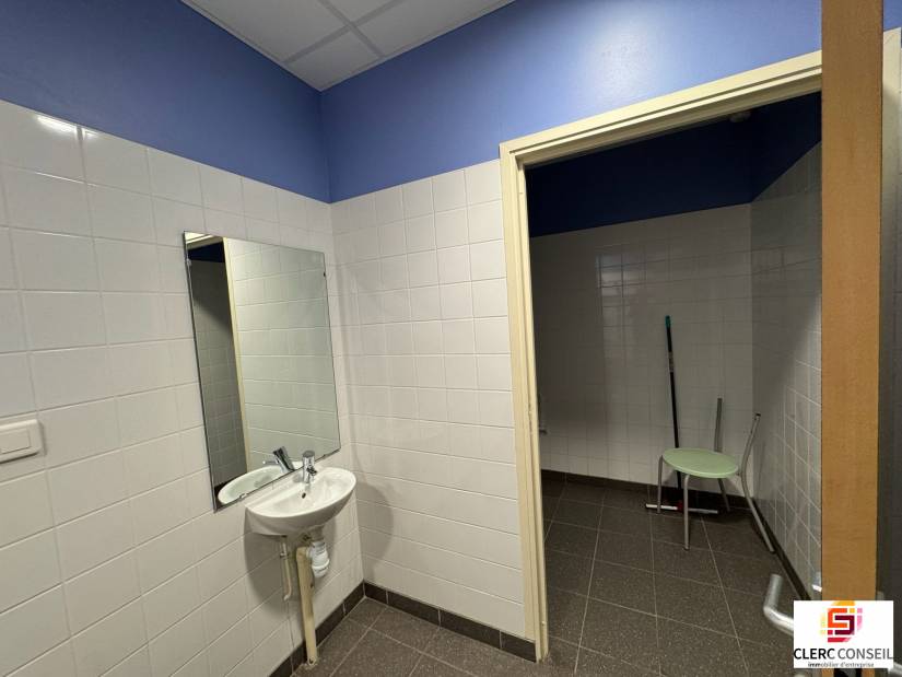 Location - Local d'activité 161m² - Saint-Étienne-du-rouvray