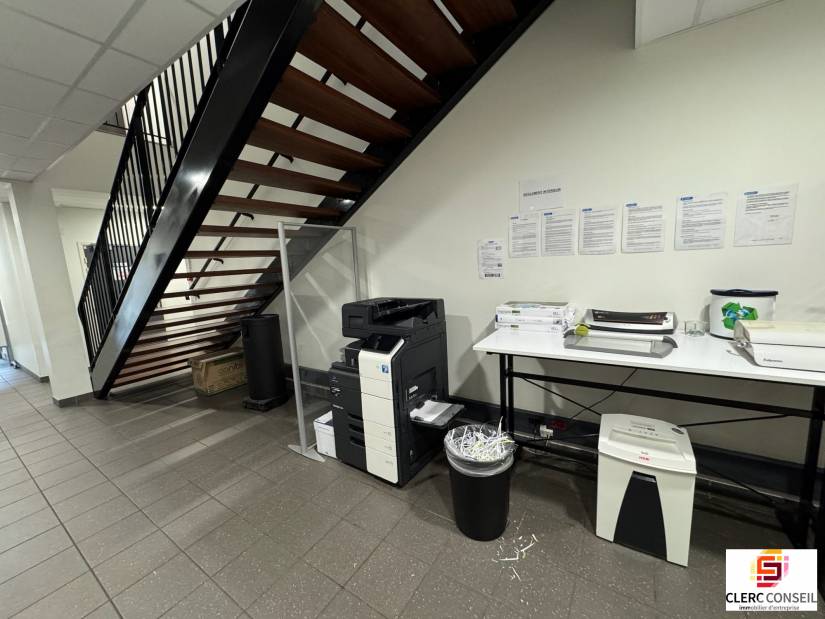 Location - Local d'activité 161m² - Saint-Étienne-du-rouvray