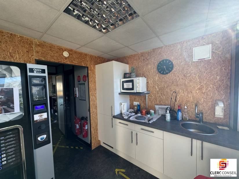 Location - Local d'activité 945m² - Le petit-quevilly