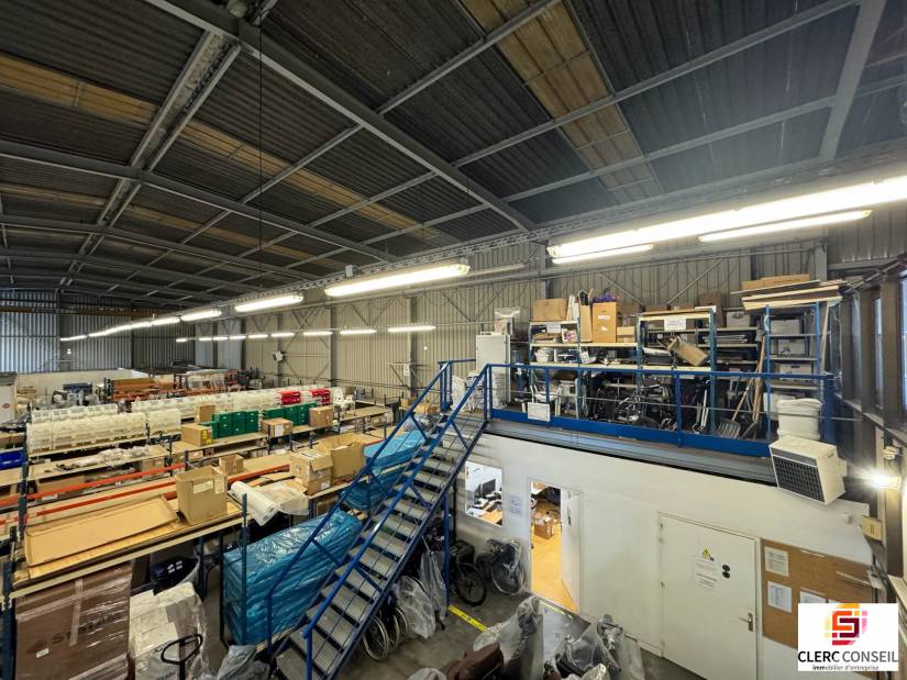 Location - Local d'activité 945m² - Le petit-quevilly