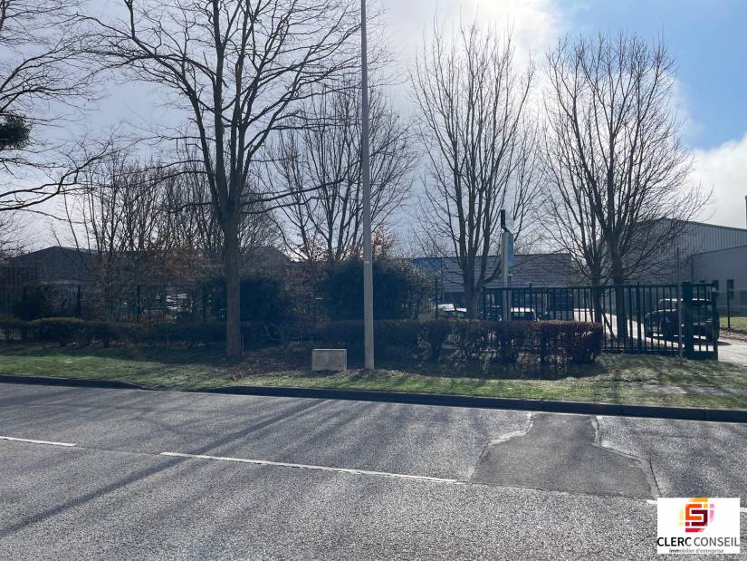 Location - Local d'activité 400m² - Guichainville