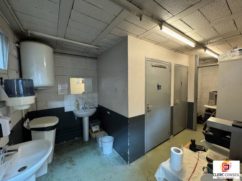 Location - Local d'activité 760m² - Sotteville-lès-rouen