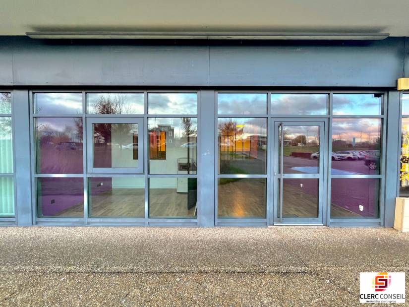 Location - Local commercial 82m² - Isneauville