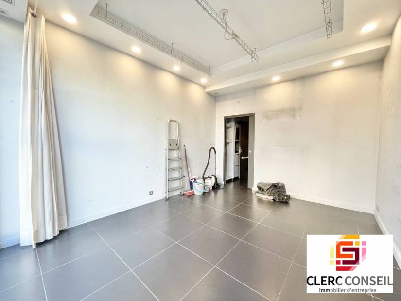 Location - Local commercial 43m² - Rouen