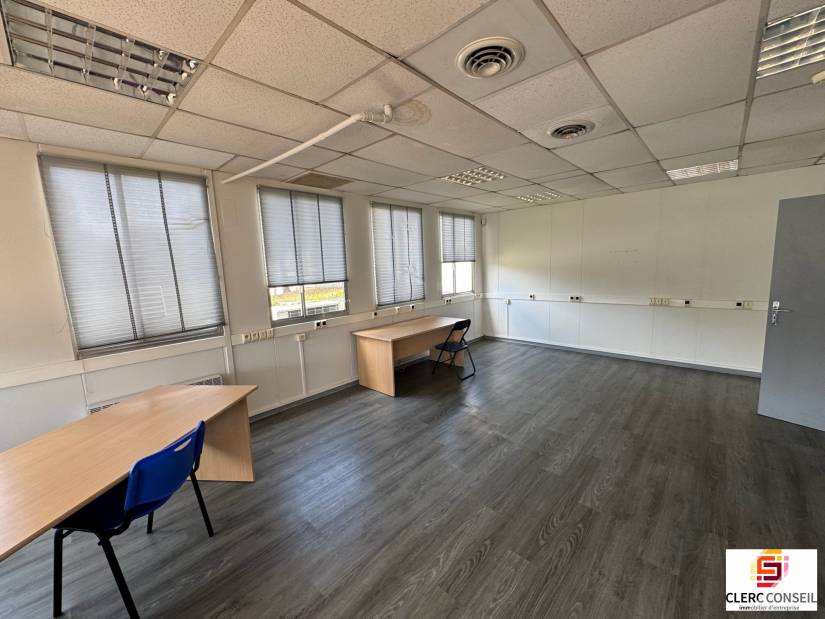 Location - Local d'activité 4027m² - Oissel