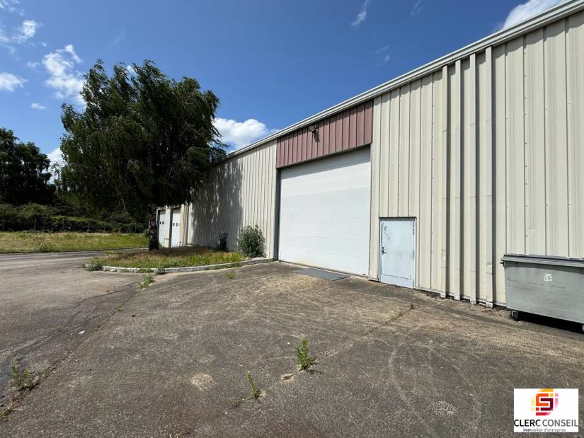 Location - Local d'activité 4027m² - Oissel