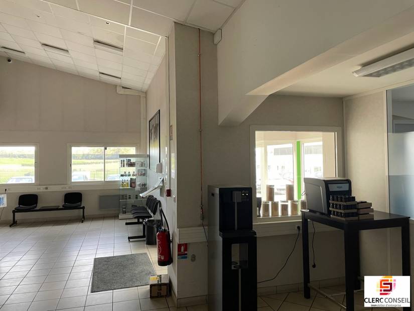 Vente - Local d'activité 3300m² - Isneauville