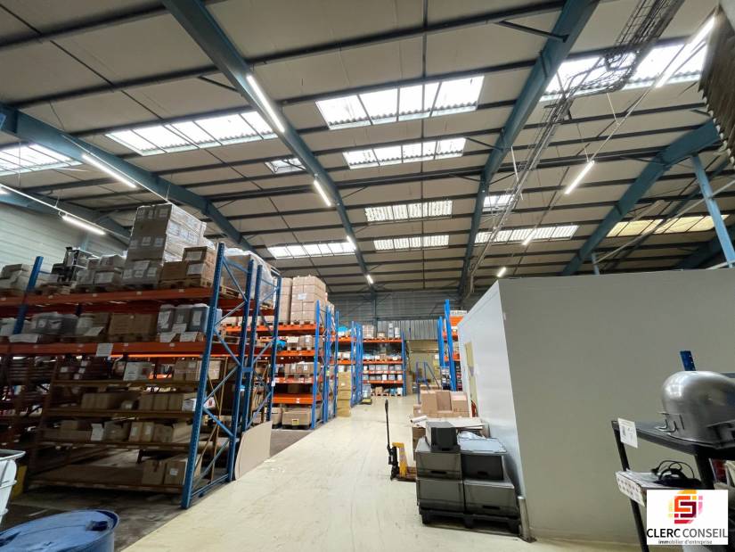 Vente - Local d'activité 3300m² - Isneauville