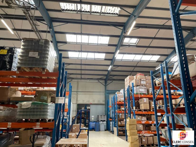 Vente - Local d'activité 3300m² - Isneauville
