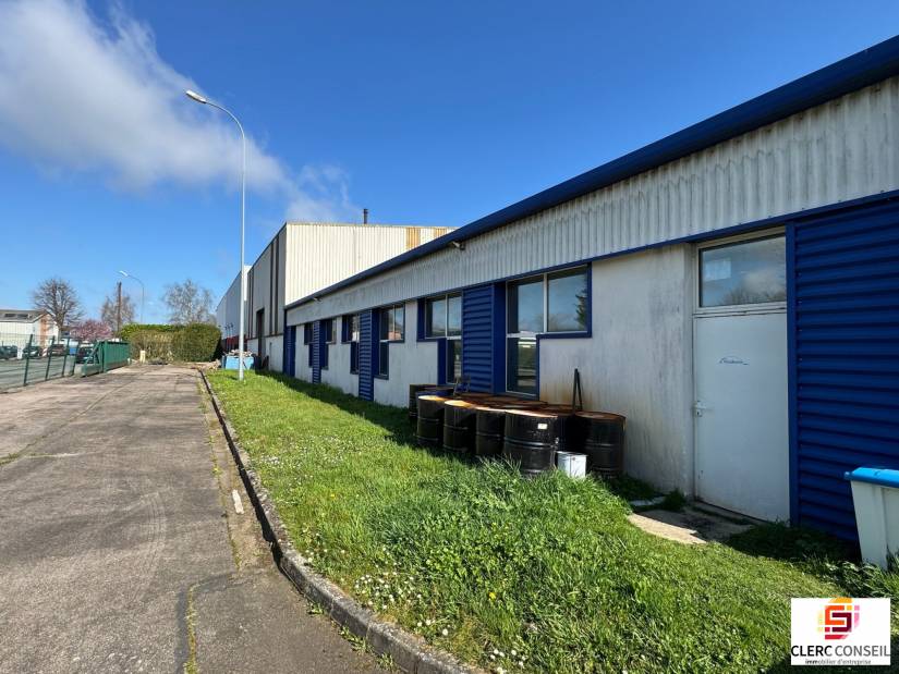 Vente - Local d'activité 3300m² - Isneauville