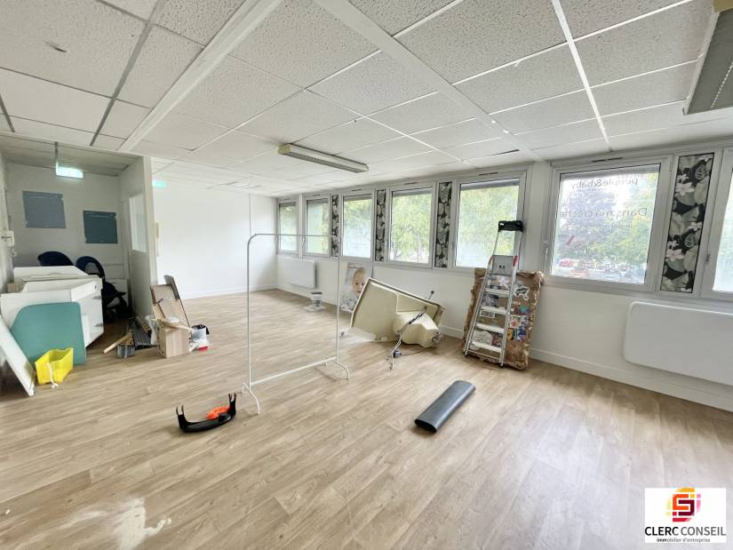 Location - Bureaux 76m² - Bihorel