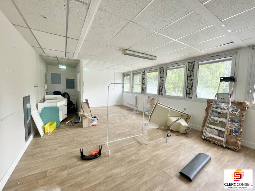 Location - Bureaux 76m² - Bihorel