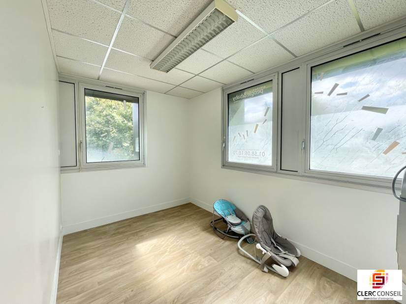 Location - Bureaux 76m² - Bihorel