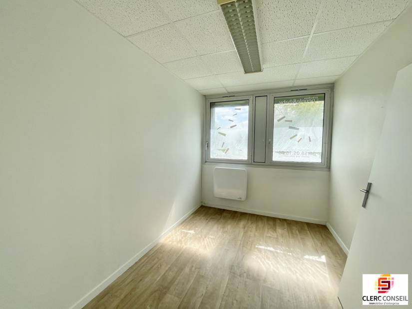 Location - Bureaux 76m² - Bihorel