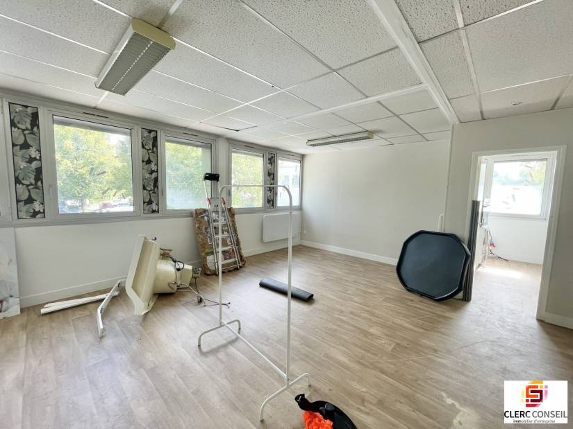 Location - Bureaux 76m² - Bihorel