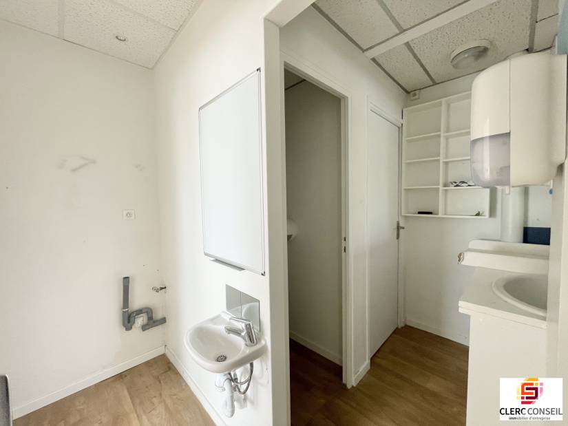 Location - Bureaux 76m² - Bihorel
