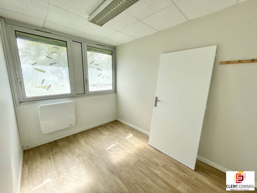 Location - Bureaux 76m² - Bihorel