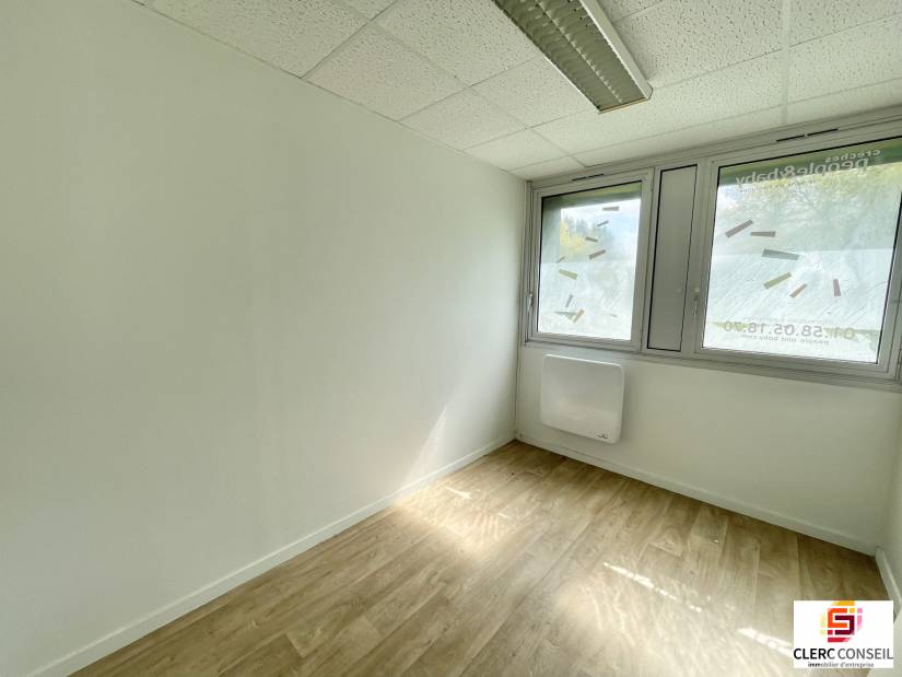 Location - Bureaux 76m² - Bihorel