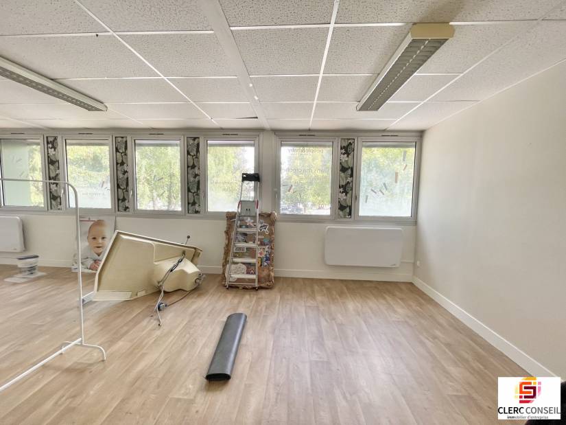 Location - Bureaux 76m² - Bihorel