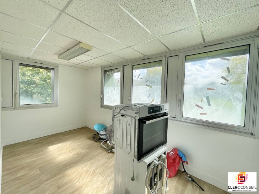 Location - Bureaux 76m² - Bihorel