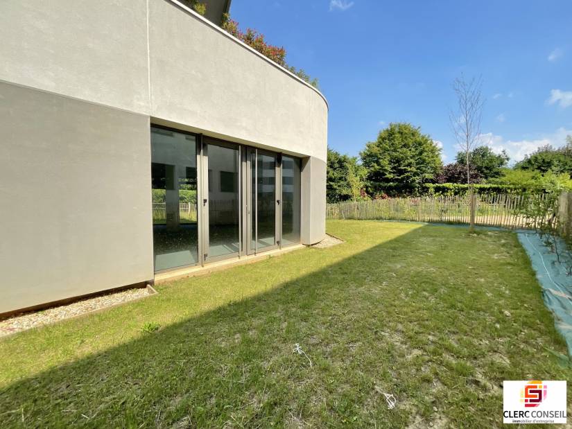 Location - Local commercial 101m² - Bihorel