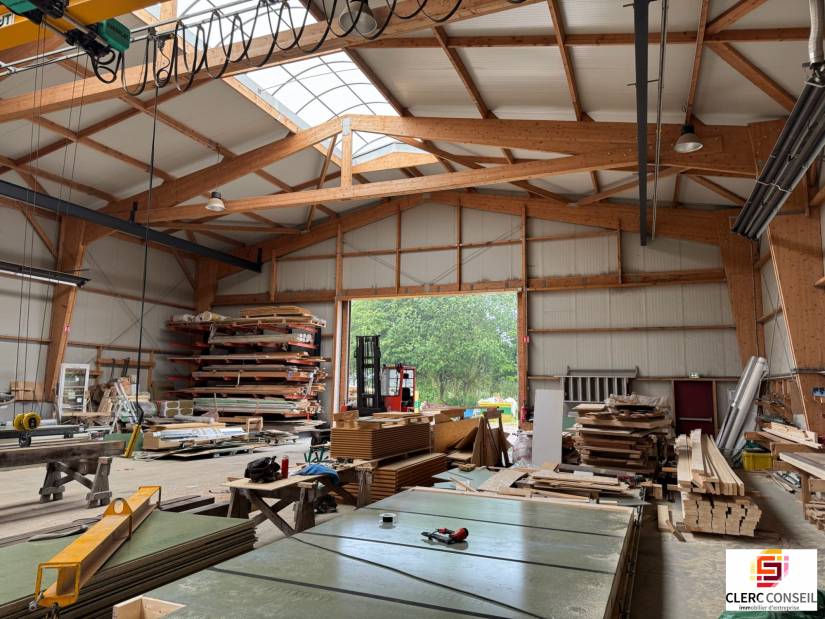 Location - Local d'activité 825m² - Eslettes