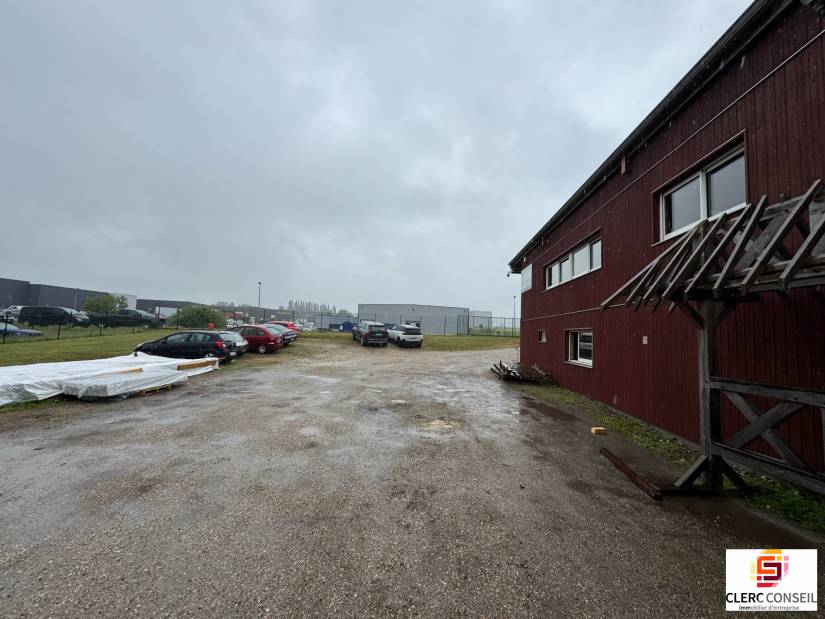 Location - Local d'activité 825m² - Eslettes