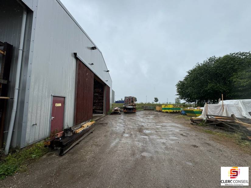 Location - Local d'activité 825m² - Eslettes