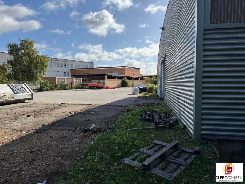 Location - Local d'activité 1700m² - Vernon