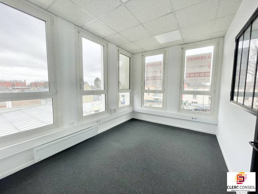 Location - Bureaux 73m² - Bihorel