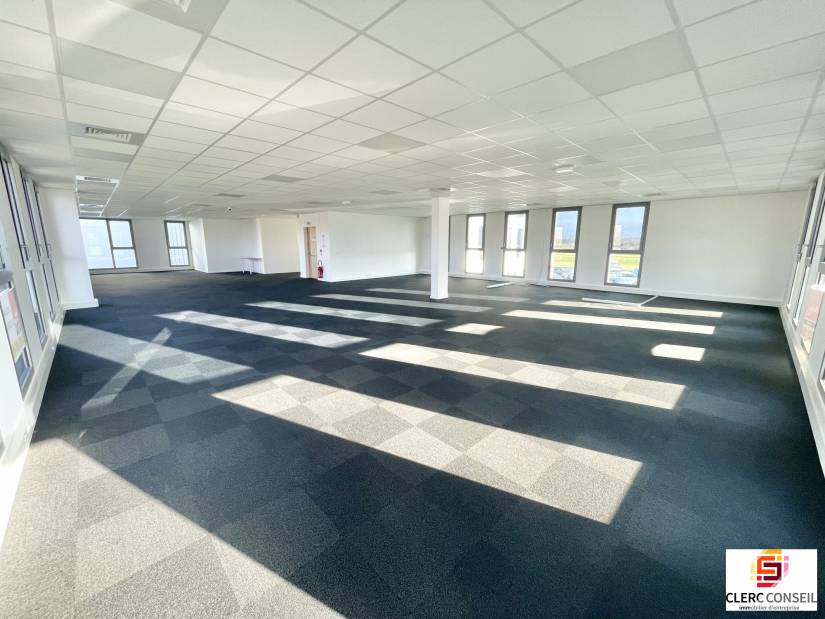 Location - Bureaux 282m² - Isneauville